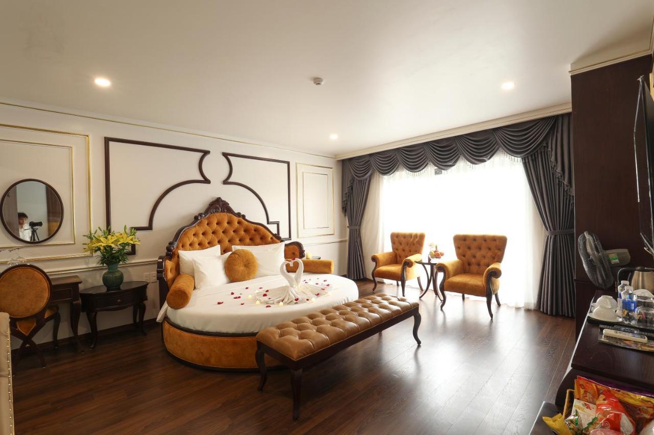 Khách sạn Royal Văn Phú