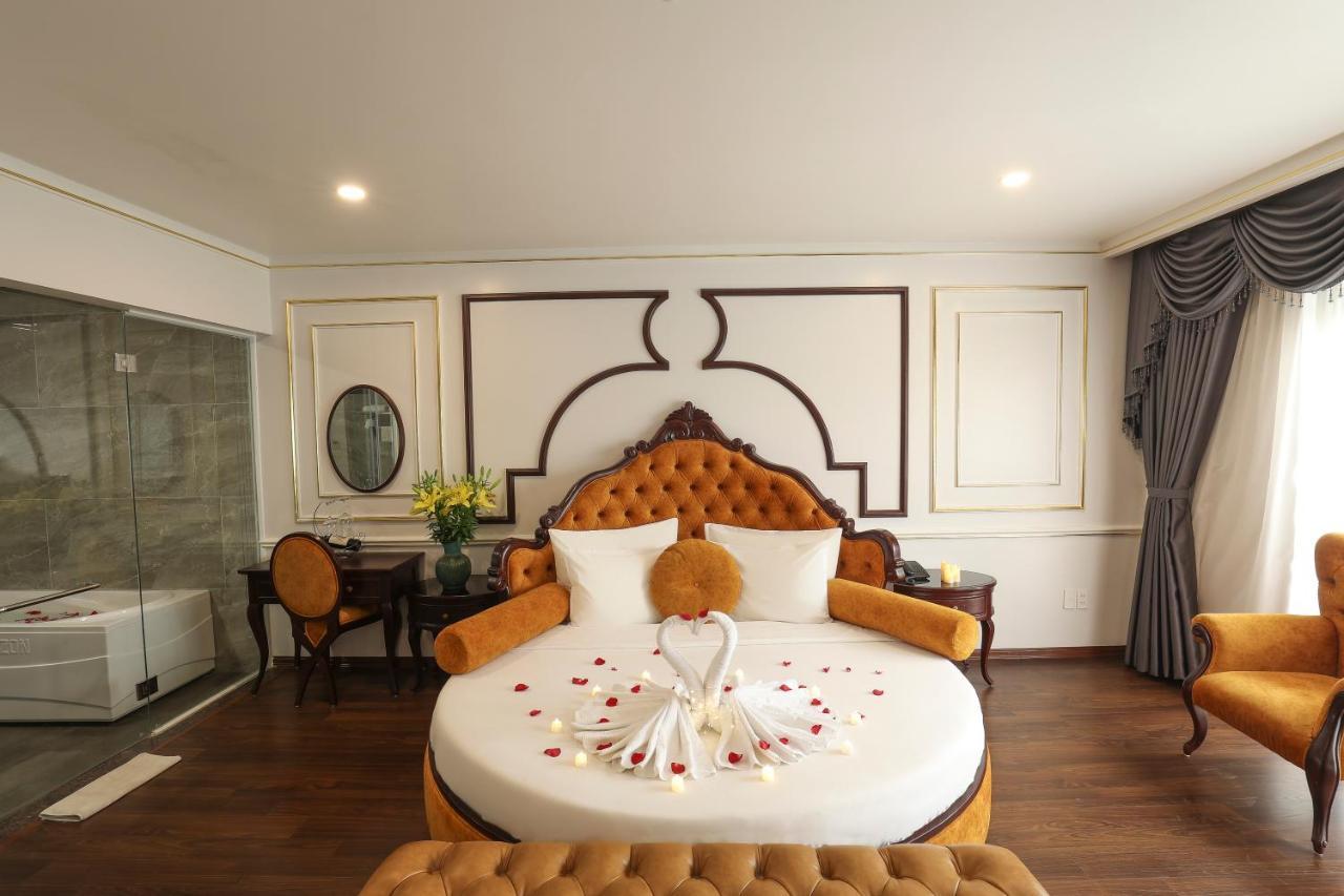 Royal Văn Phú 2*