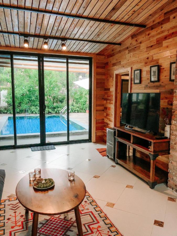 Lee & Sau Sau Garden - Venuestay Villa Hanoi