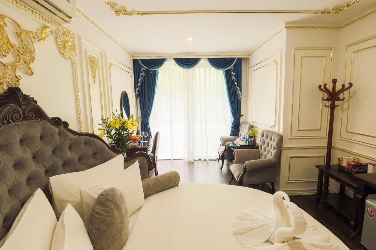 Hoang Gia Xa La Boutique Hanoi