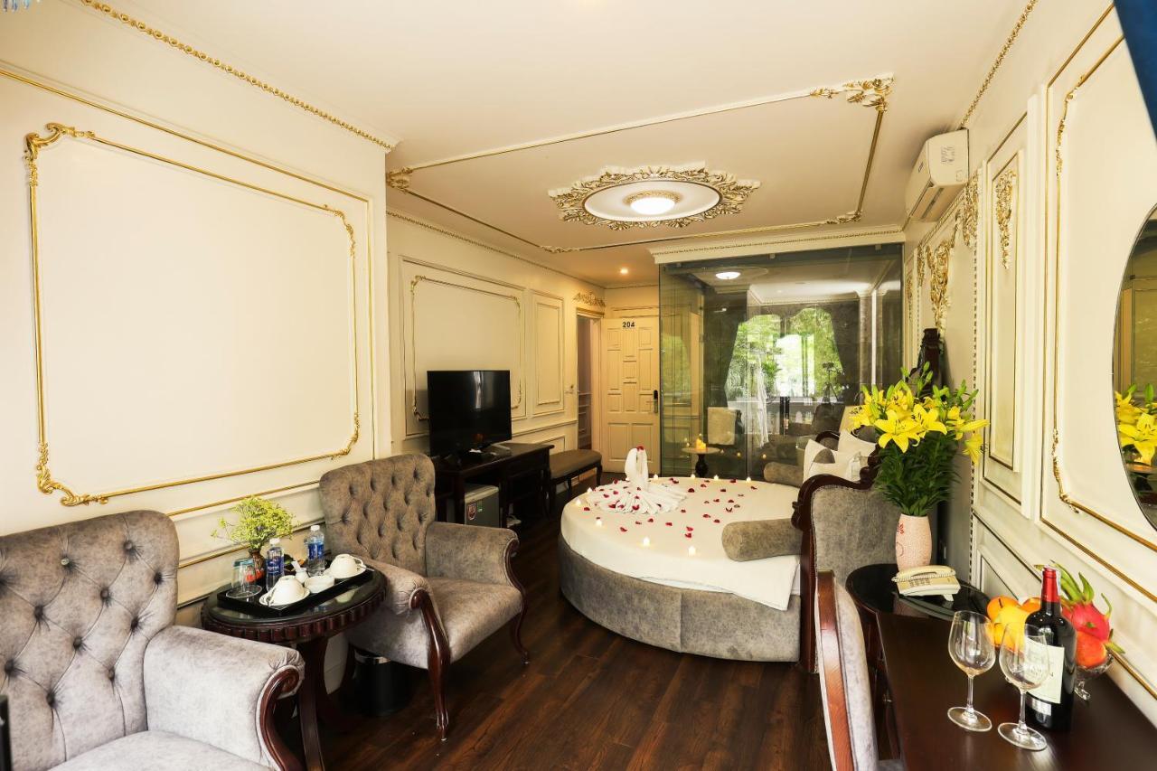 Hoang Gia Xa La Boutique Hanoi