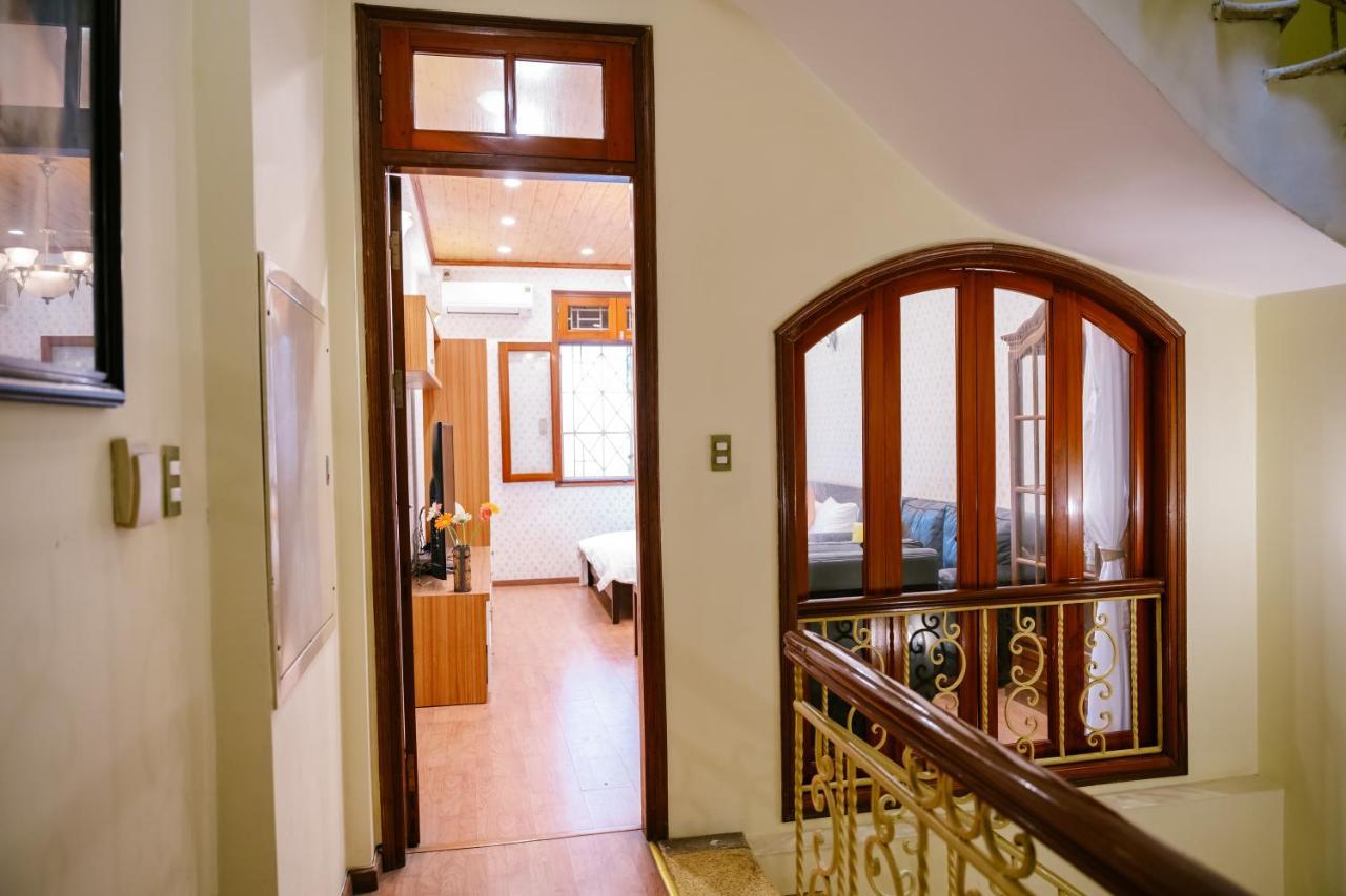 Hola House