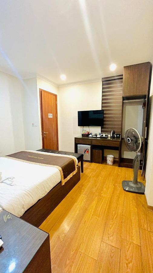 Khách sạn Hoang Gia *