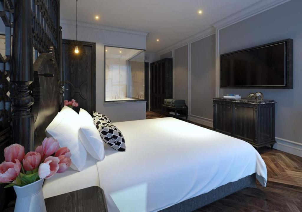 Bay Luxury Hotel