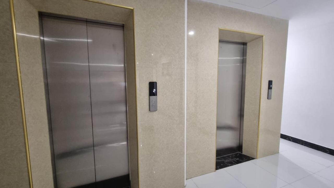 Era Khuc Thua Du Khách sạn hẻo lánh Hà Nội