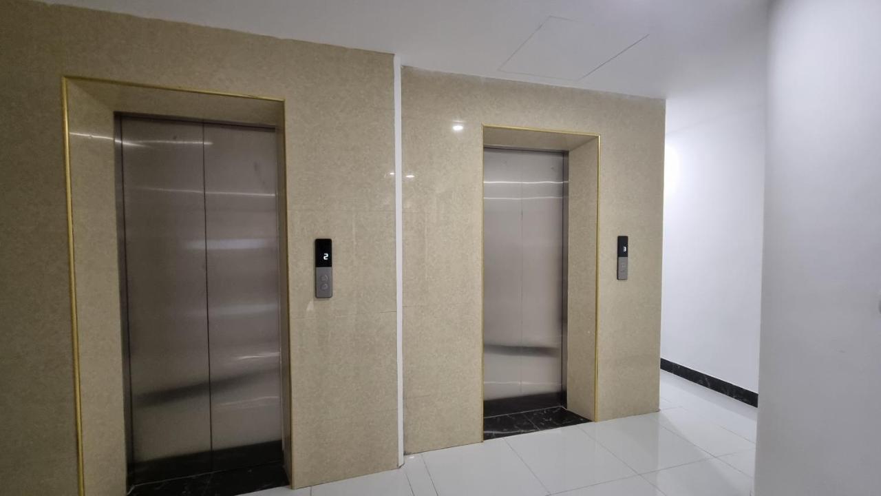 Era Khuc Thua Du Khách sạn hẻo lánh