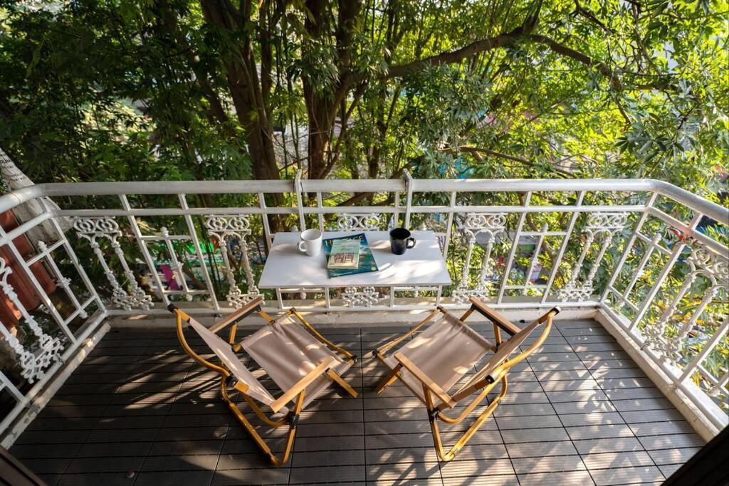 Holly's Fika Studio-projector-balcony-old Quarters Pangsapuri