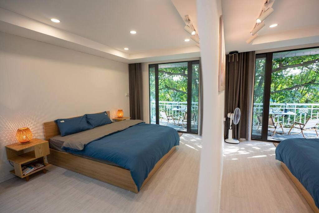 Holly's Fika Studio-projector-balcony-old Quarters Pangsapuri