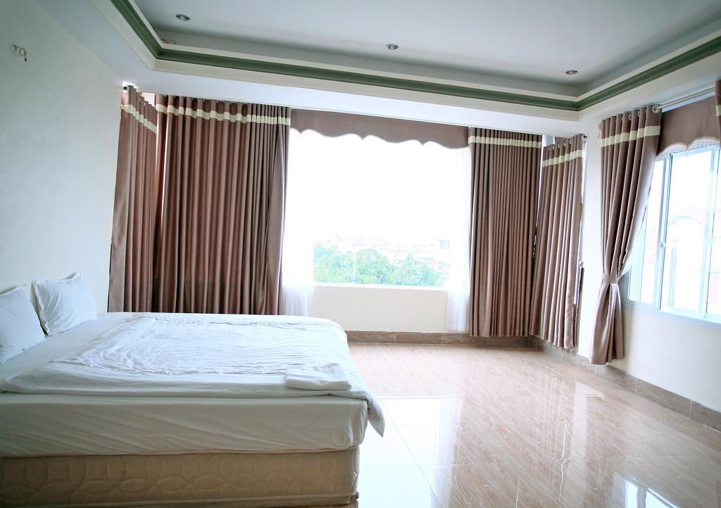 Avi Airport Guest house