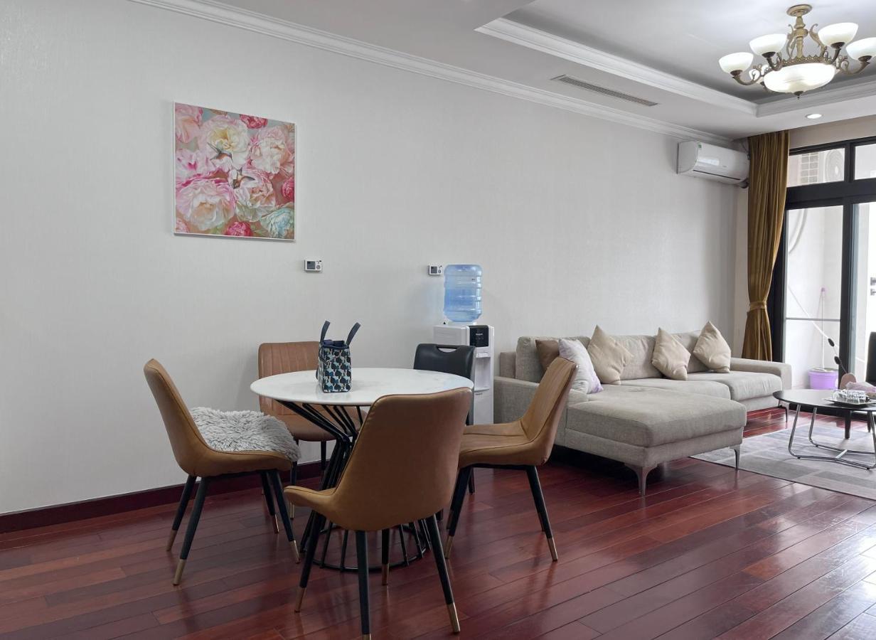 Vinhomes Royal 3 Br Căn hộ *
