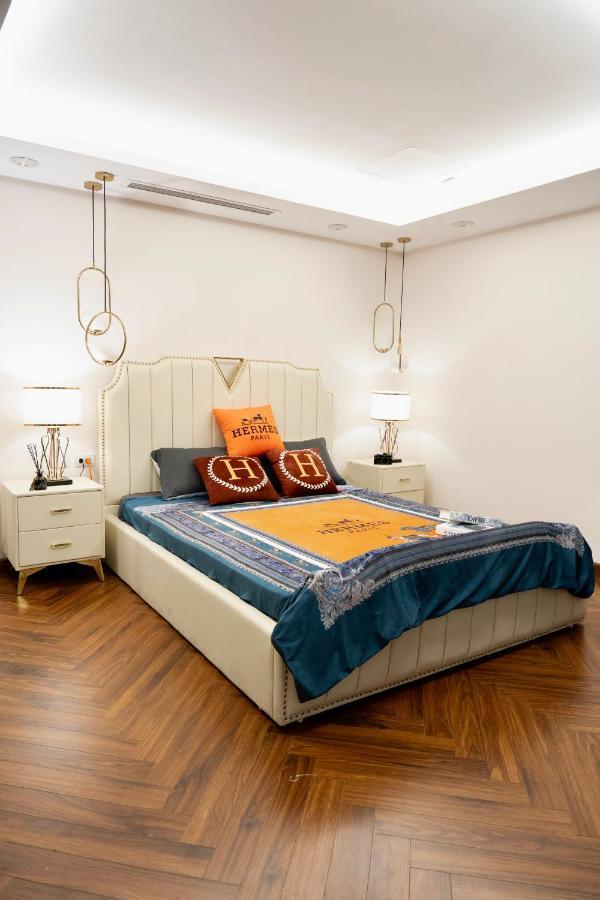 Royal Penhouse Duplex Nguyen Xien *