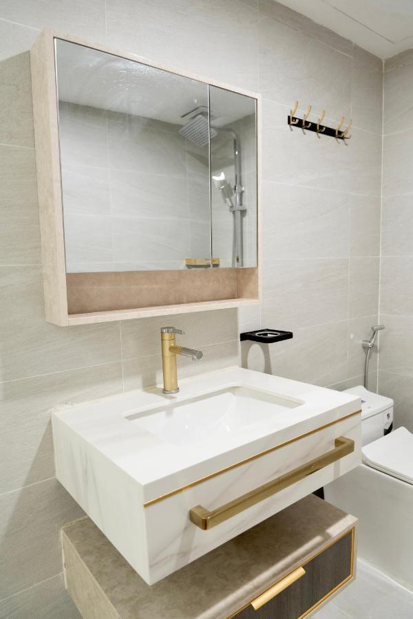 Royal Penhouse Duplex Nguyen Xien * Hanoi