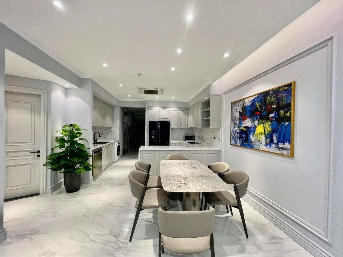 By Vitrine Apartment *