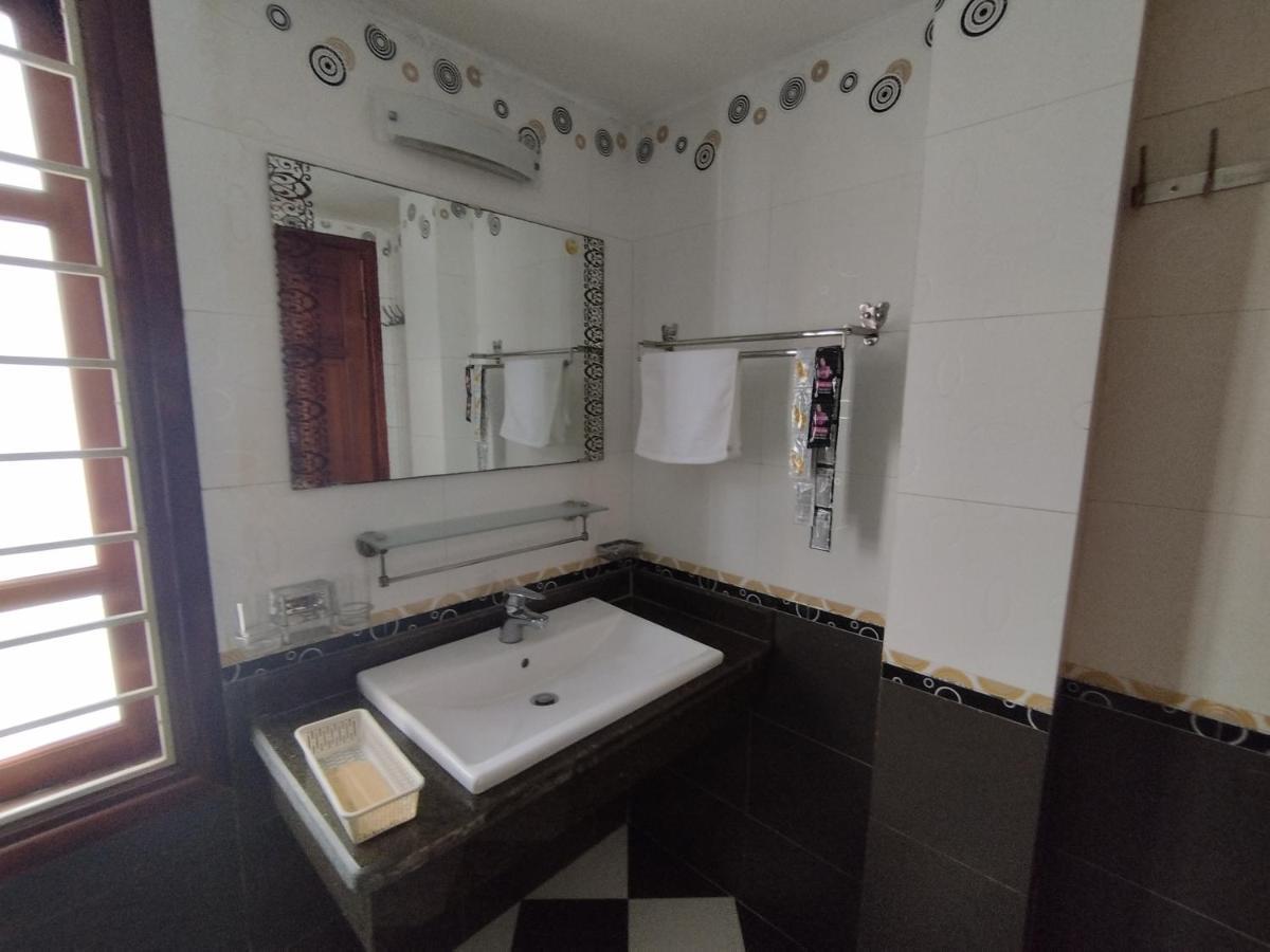 39 House Ho Tay Apartment