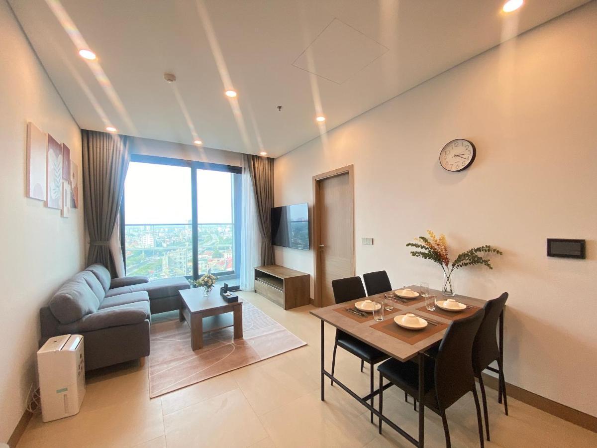 Apartment Lancaster Luminaire - 1152 Lang Street