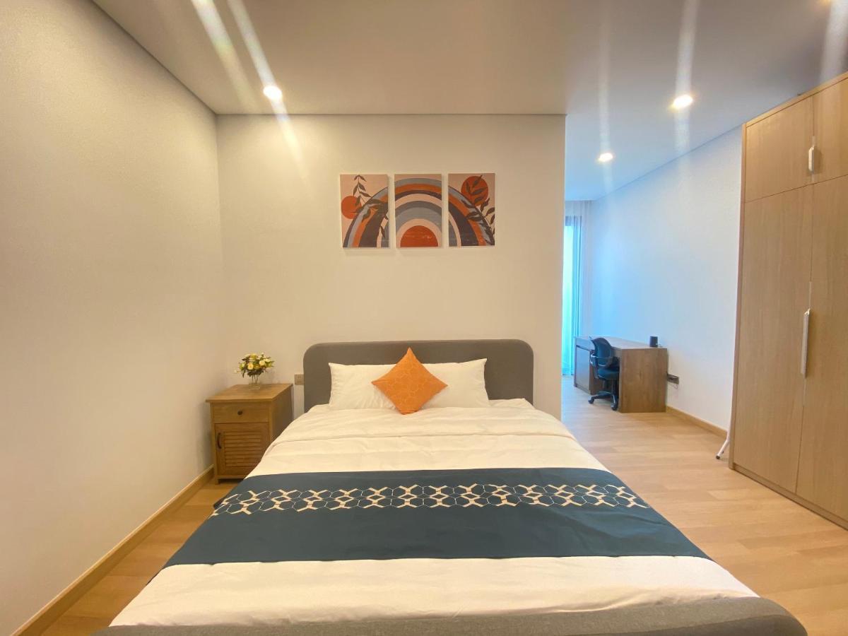 Lancaster Luminaire - 1152 Lang Street Apartment