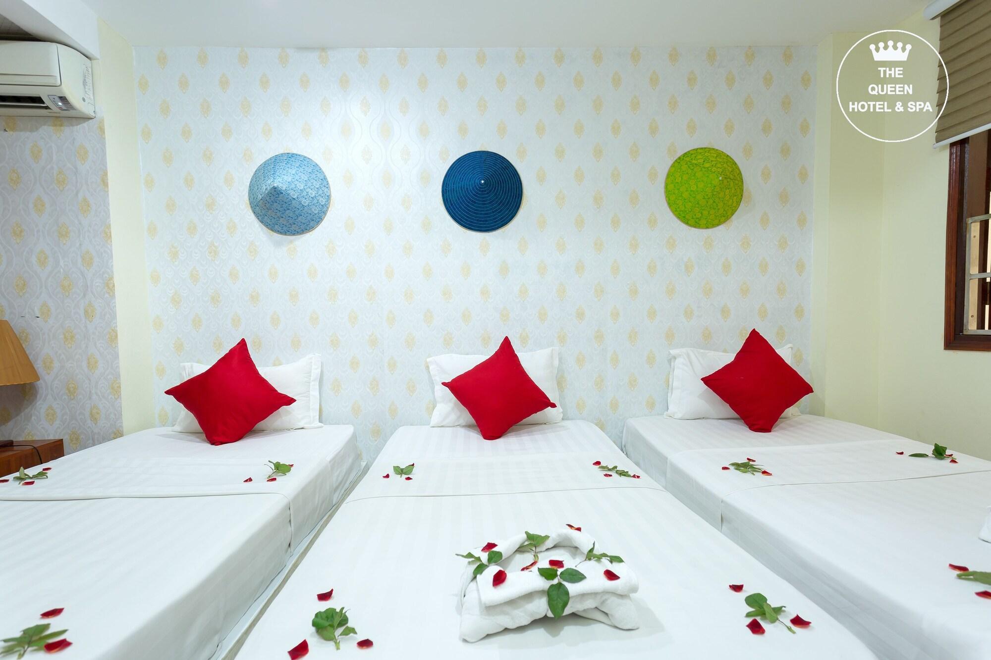 Hotel The Queen &