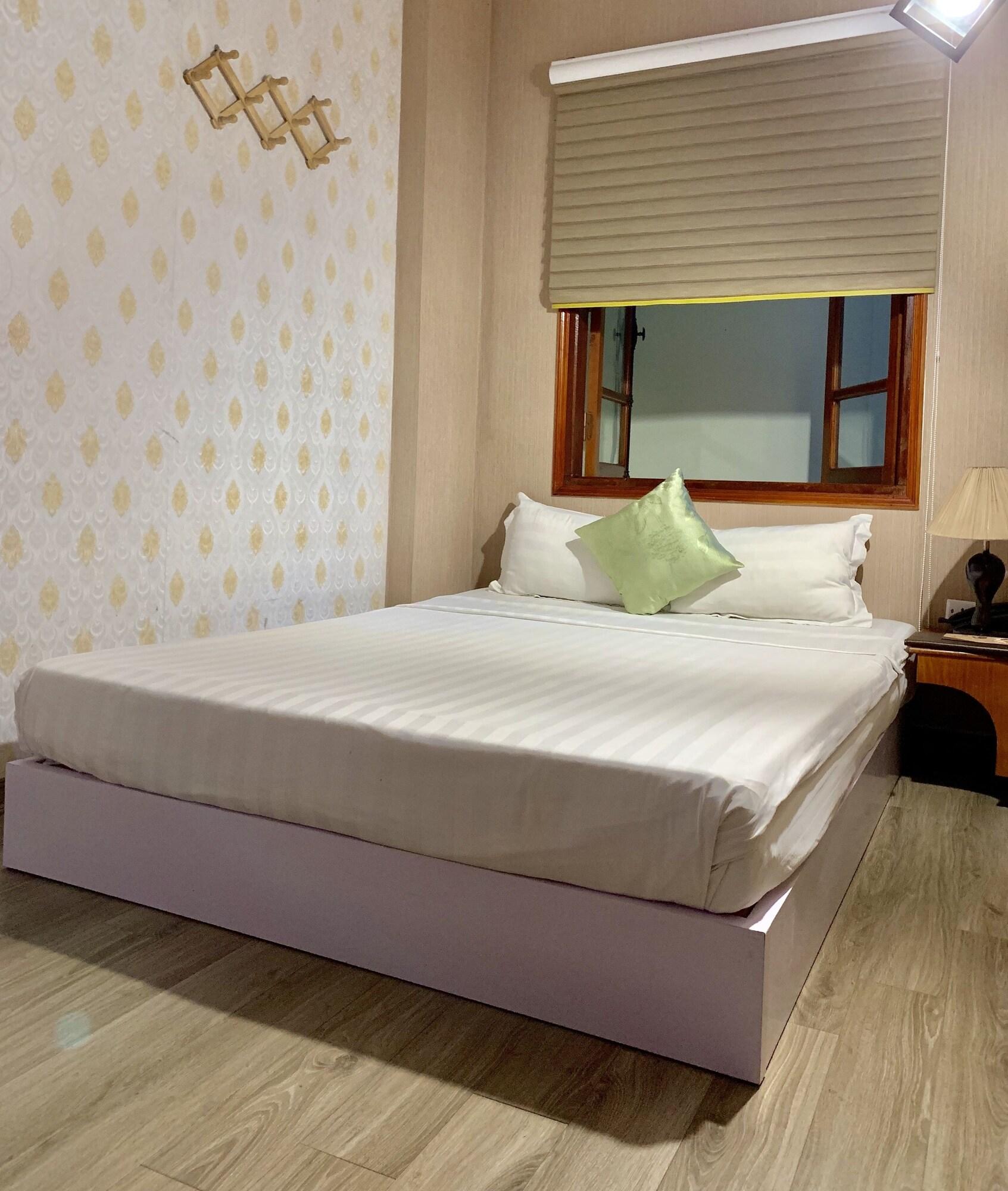 The Queen & 3* Hanoi
