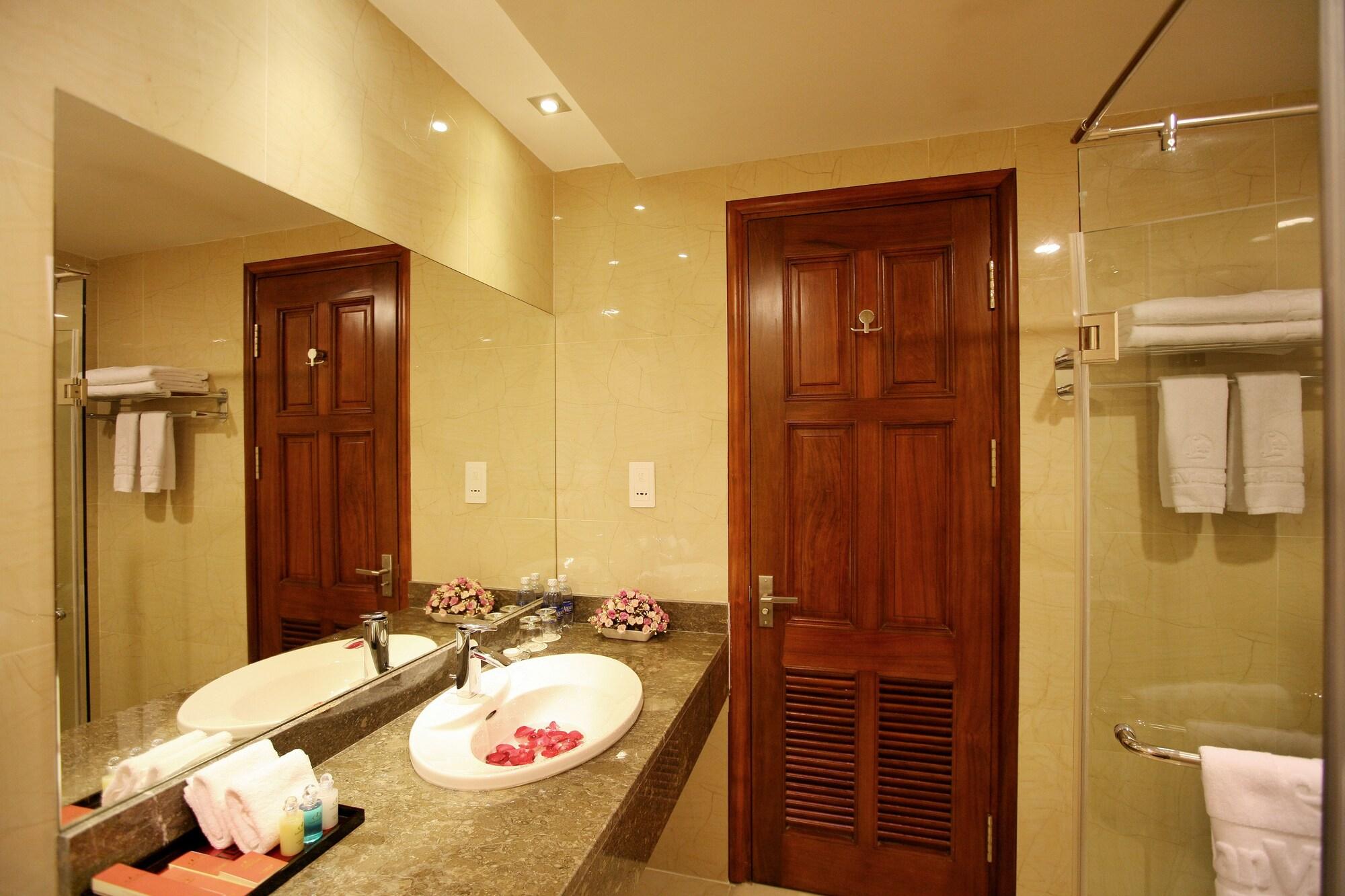 Lan Vien 4* Hanoi