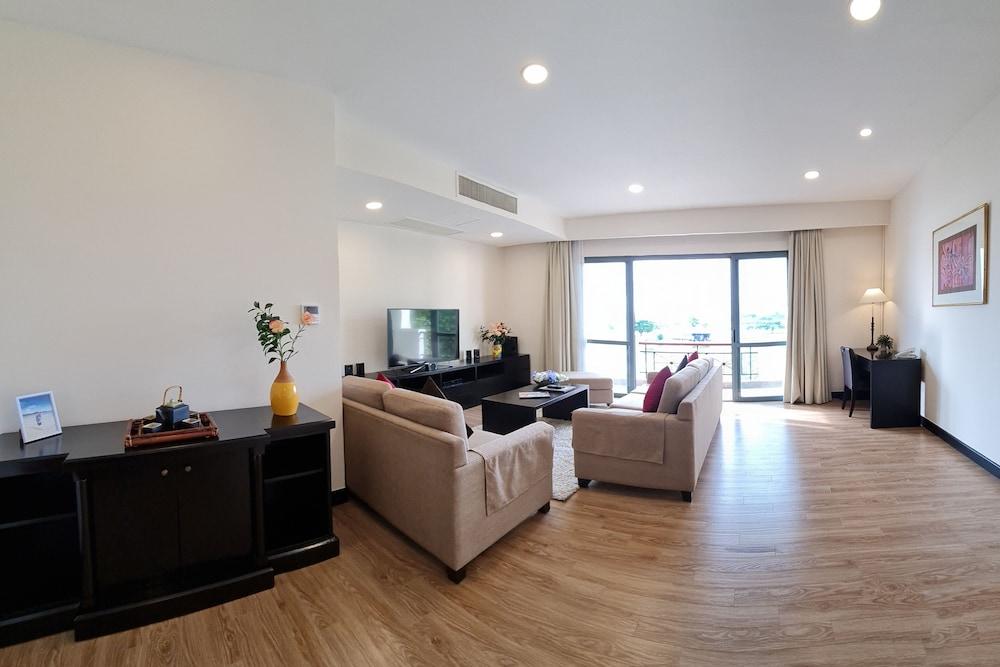 Diamond Westlake Apartment