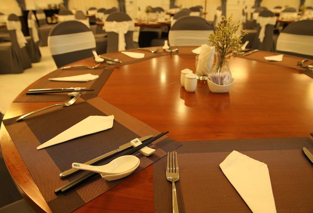 Adonis Hotel 3*