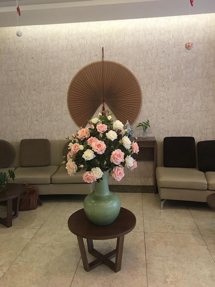 Hotel Inearth 3*