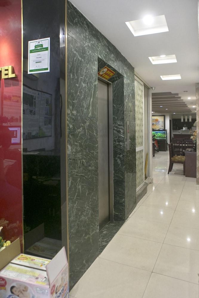 Cristina Center & Hanoi