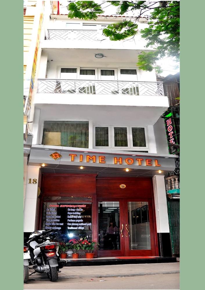 Cristina Center & Hanoi