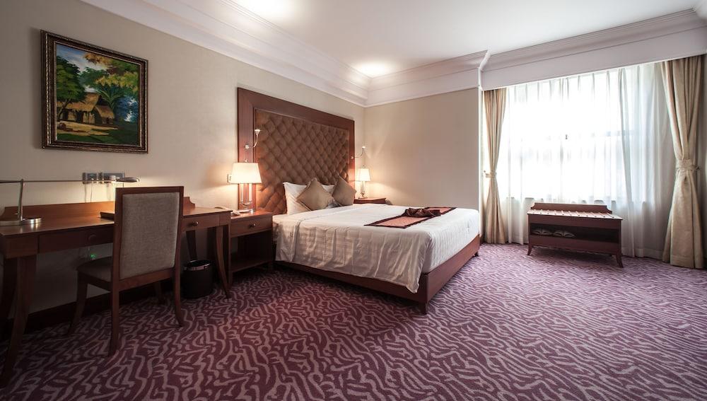 Hotel Army