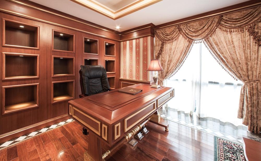 Army Hotel 4*