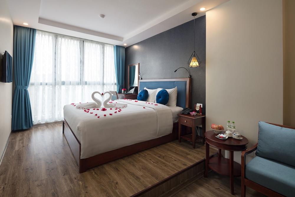 Holiday Emerald Hotel 3*