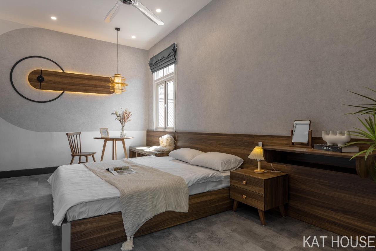 3 Bedrooms With Lots Of Natural Light, Old Quarter Apartment *