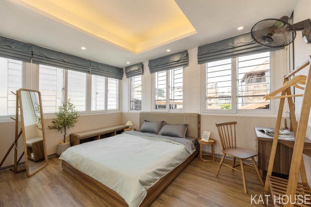 Apartment 3 Bedrooms With Lots Of Natural Light, Old Quarter