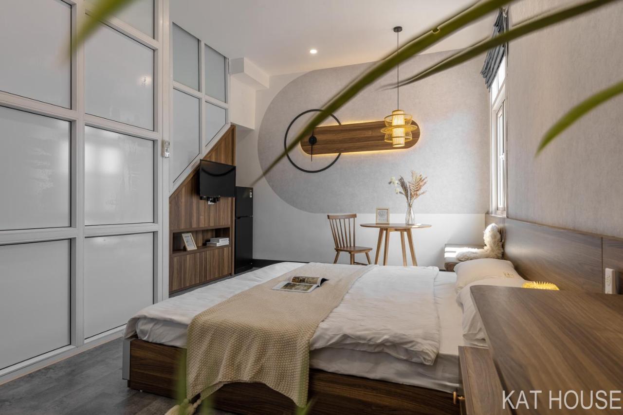 3 Bedrooms With Lots Of Natural Light, Old Quarter Apartment *