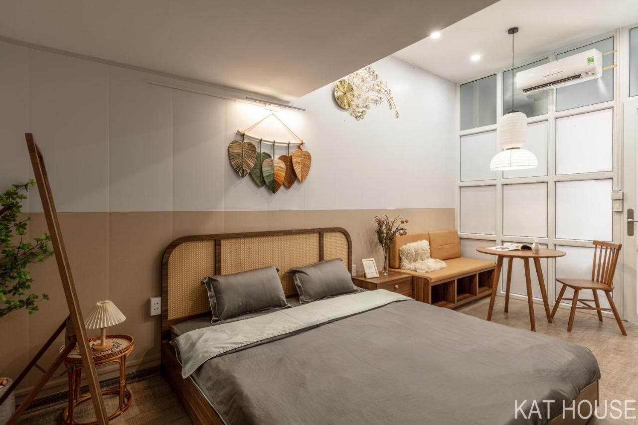 3 Bedrooms With Lots Of Natural Light, Old Quarter Apartment