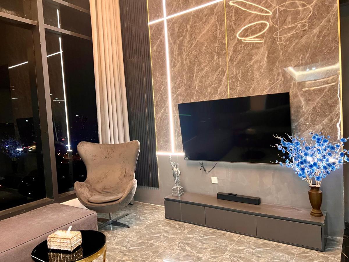 Night Star Penhouse Duplex Hanoi