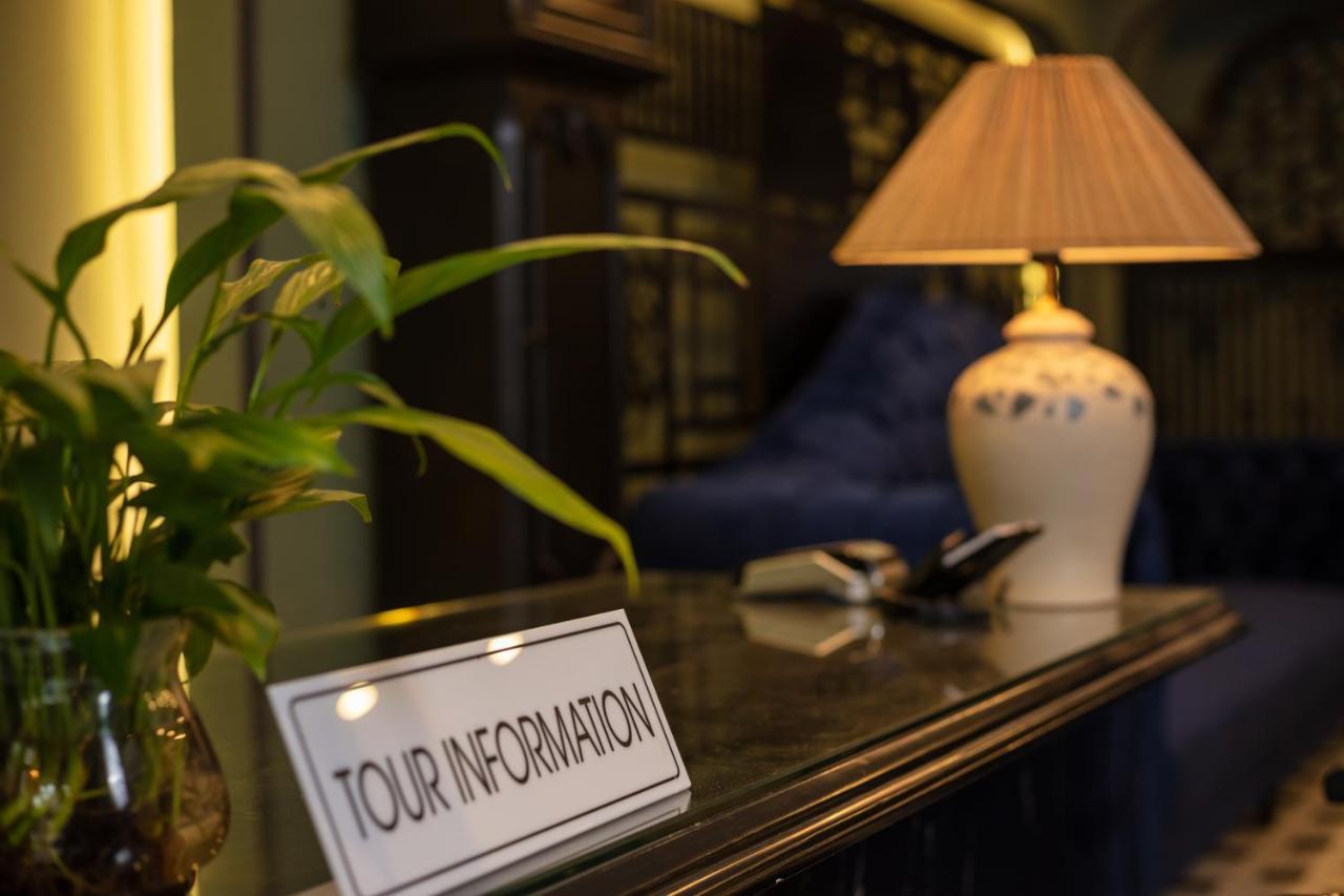 Madelise Palace & Travel Hotel