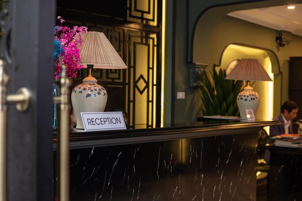 Madelise Palace & Travel Hotel