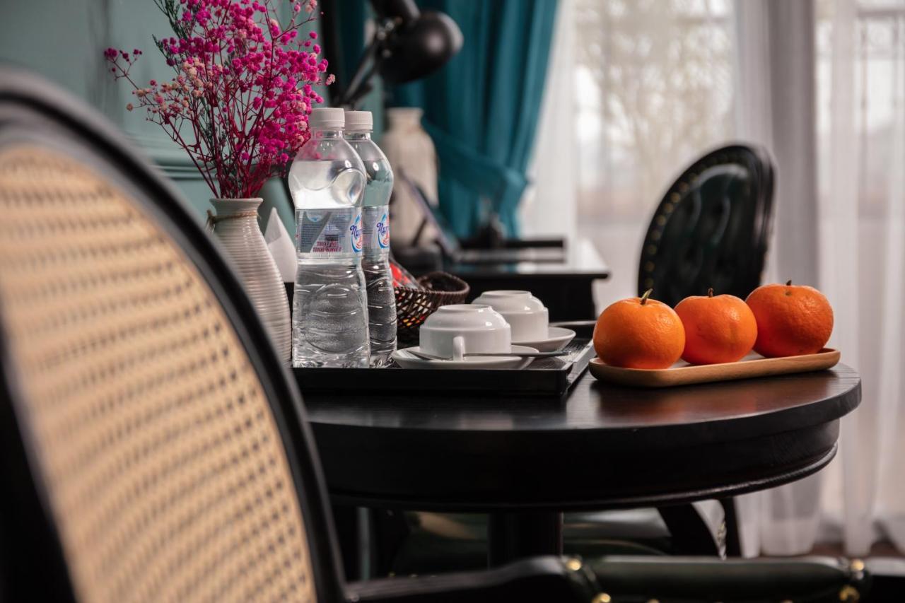 Madelise Palace & Travel Hotel