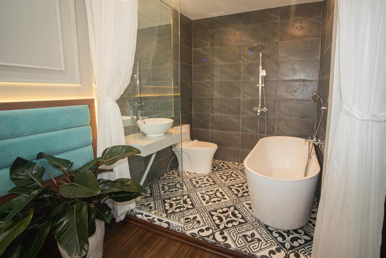 Royal & 3* Hanoi
