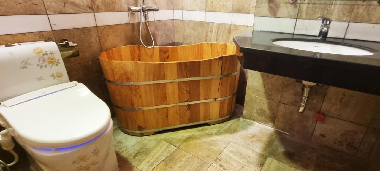 Khách sạn hẻo lánh Ruby Serviced Phan Ke Binh