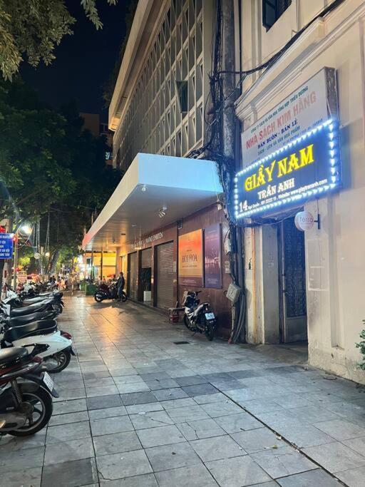 Terra - Big Balcony With Elevator - 150m To Hoan Kiem Apartment