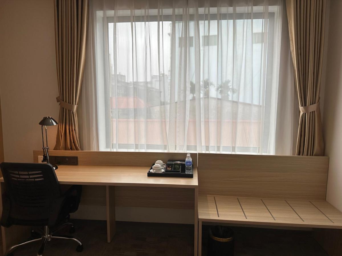 Hotel Yah & 3*