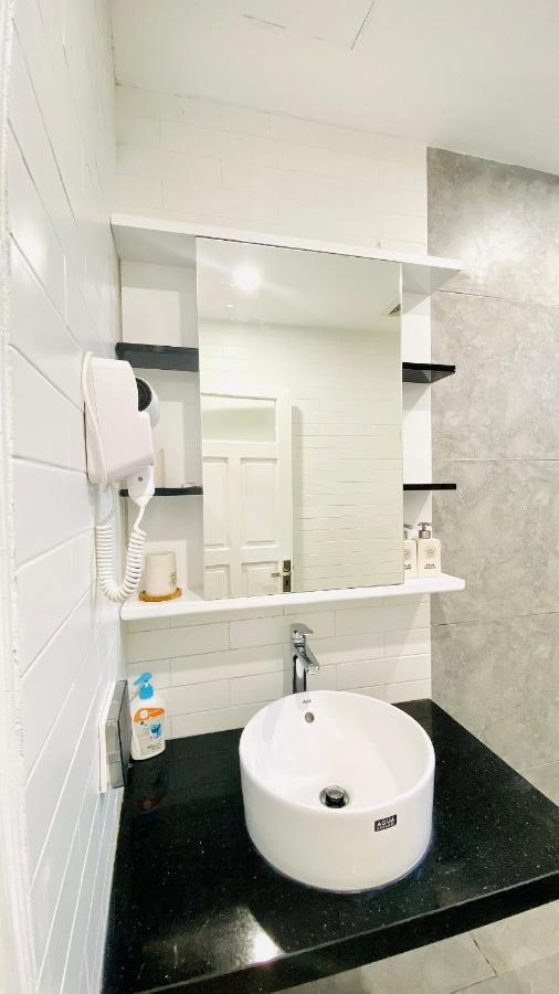 Aparthotel La Mandarina & Travel At 13 Hang Hanh Street Hanoi