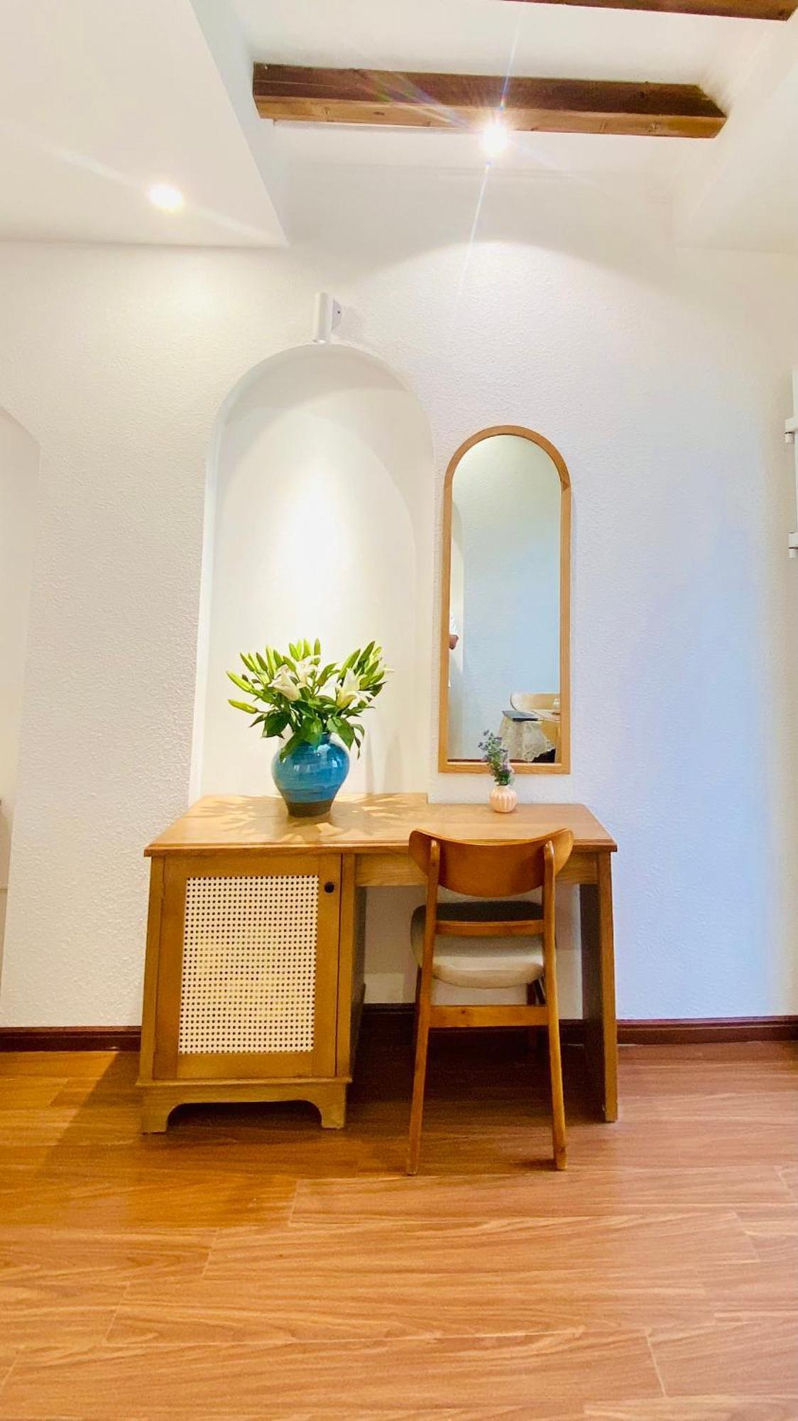 La Mandarina & Travel At 13 Hang Hanh Street