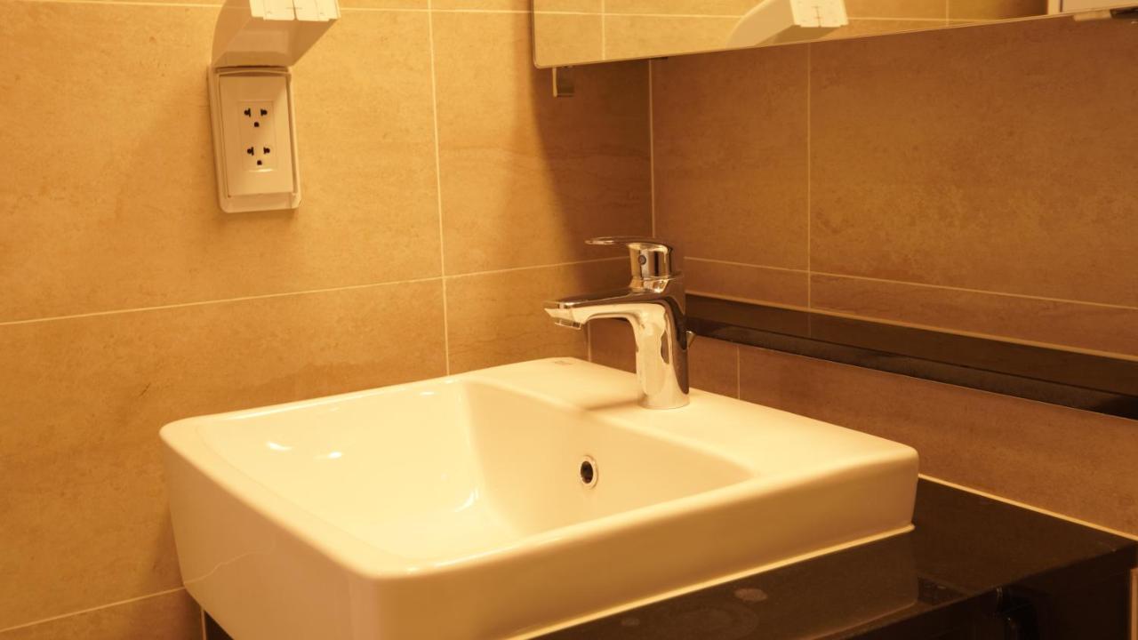 Luxury Bedrooms In Starlake Daewoo Ho Tay * Hanoi