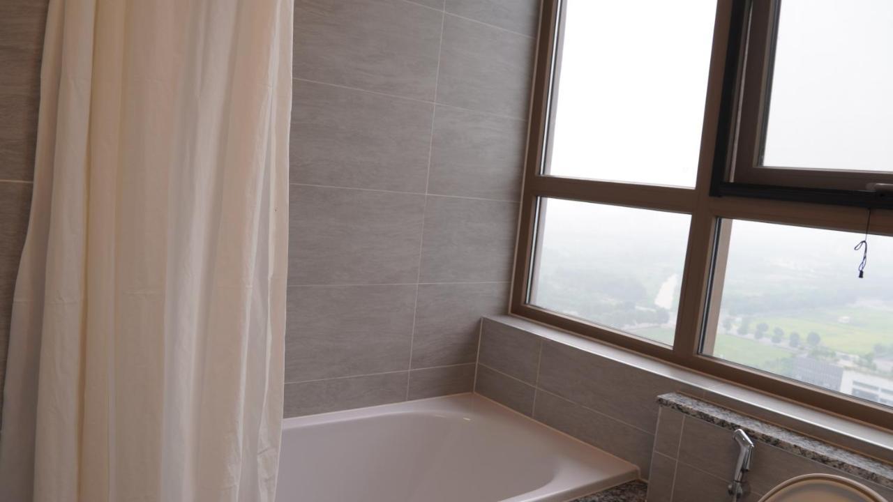 Luxury Bedrooms In Starlake Daewoo Ho Tay * Hanoi