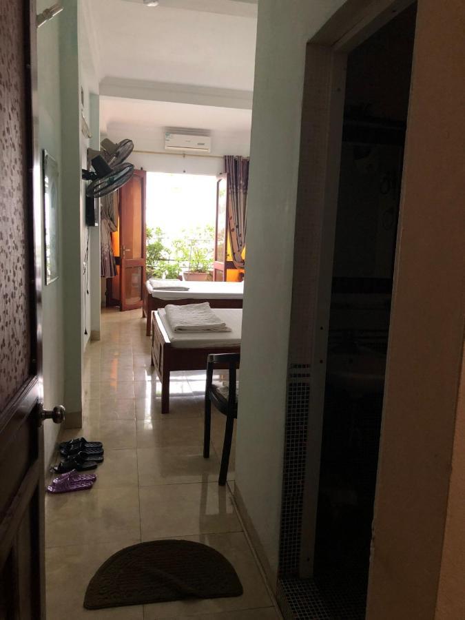 Nha Nghi Huong Thuy - Tttm Royal Hotel *