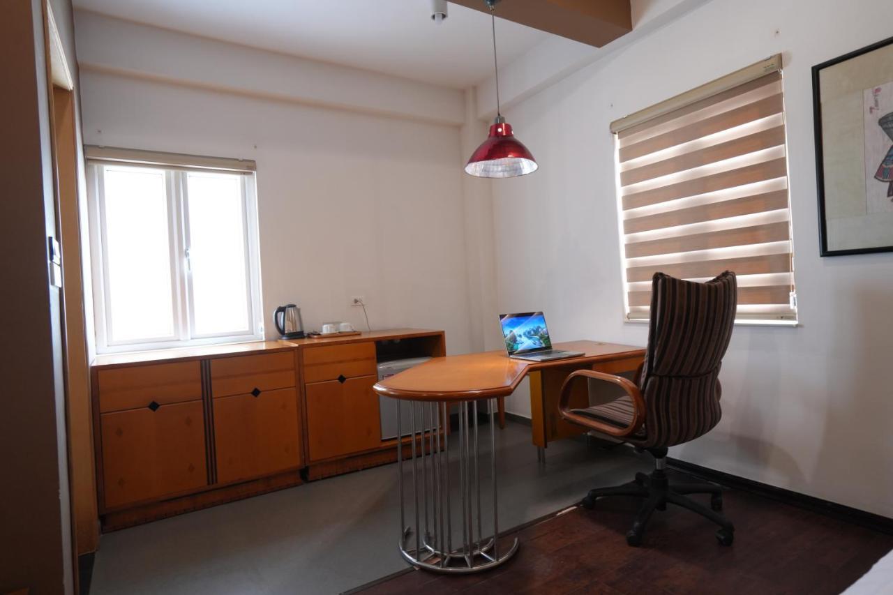 Golden Sunshine And Travel Hotel