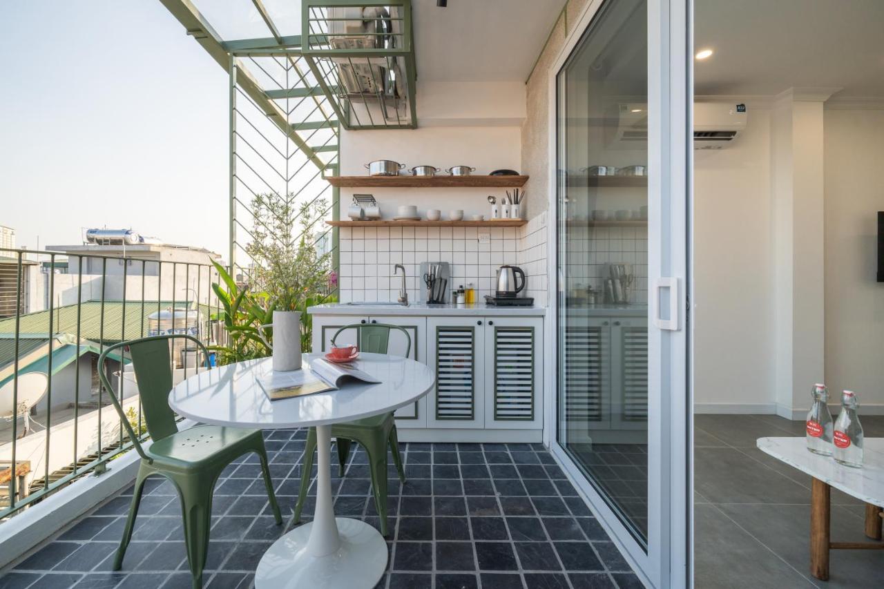 Apartment Key Rooftop Pool/best Location/40+pax/gym Hanoi
